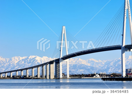 立山連峰と新湊大橋 36456485