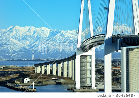 立山連峰と新湊大橋 36456487
