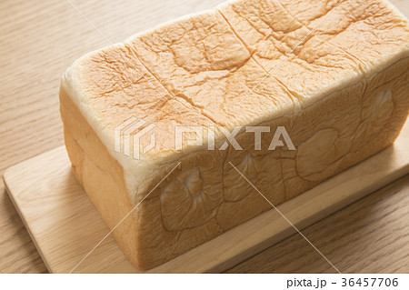 焼き立て角食パン 2斤 36457706