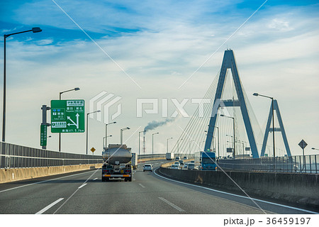 伊勢湾岸道の名古屋港横断三大橋 名港トリトン 名港東大橋 東海ジャンクションの写真素材 [36459197] - PIXTA