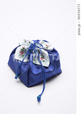 Gift Box - Wrapped with Oriental Fabric Gift Box - Wrapped with Oriental Fabric 36459371