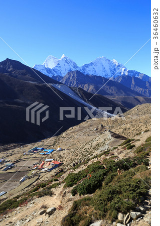 landscape on the way to everest base camp landscape on the way to everest base camp 36460632
