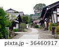 馬籠宿を臨む坂道 36460917