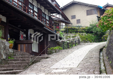 馬籠宿の坂道 36461006