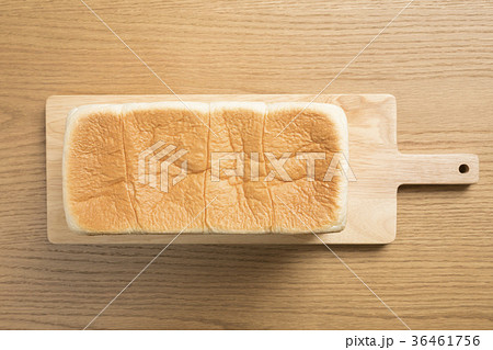 焼き立て角食パン 2斤 36461756