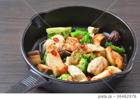 鶏肉のアヒージョ 鶏肉のアヒージョ 36462076