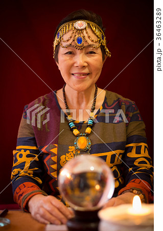 占い師　水晶占い 36463289