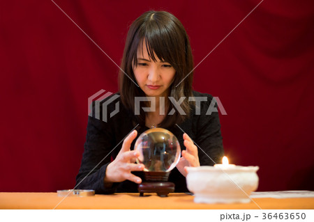 占い師 水晶占い 運勢 運命 占い師 水晶占い 運勢 運命 36463650