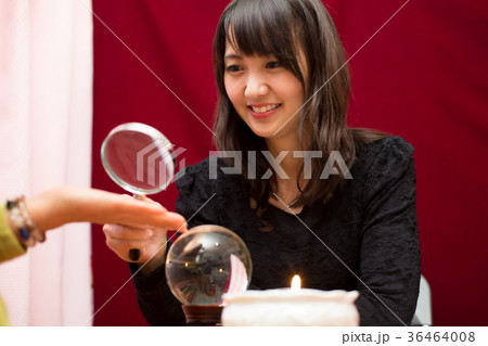 占い師　手相占い 36464008