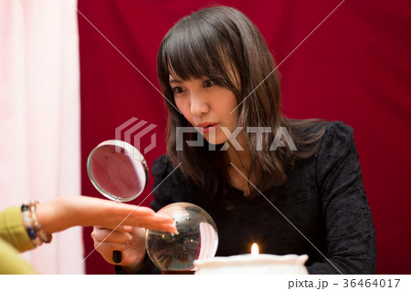 占い師 手相占い 占い師 手相占い 36464017