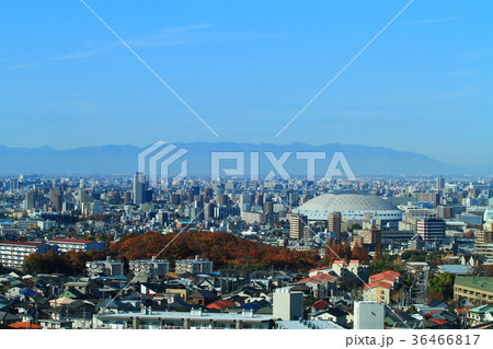 平和公園アクアタワーから見た名古屋市 都市風景 名古屋ドーム方向を見るの写真素材