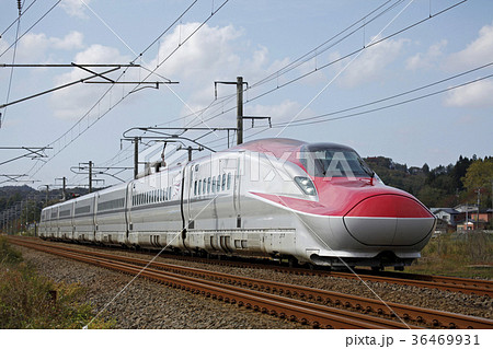 三線軌条との複線区間を行くE6系こまち。2015/10/10 36469931