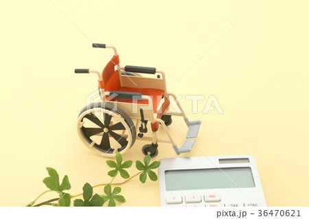 医療費イメージ　イエローバック 36470621