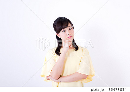 ミドル女性、考える 36473854