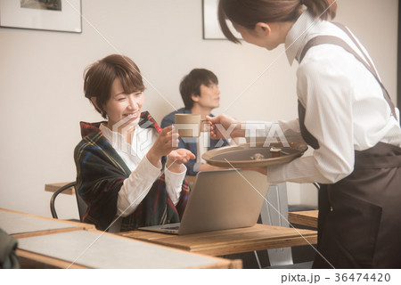 カフェ 女性 カフェ 女性 36474420