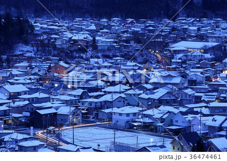 冬の住宅街夕景      36474461