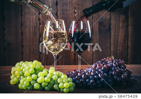 Pouring red and white wine into the  wine glasses 36475439