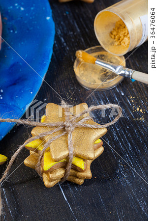 Cookies tied with a rope sprocket Gold dye 36476064