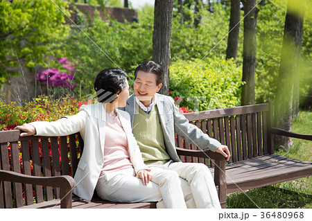 an elderly couple life, very harmoniously like newlyweds 024 36480968