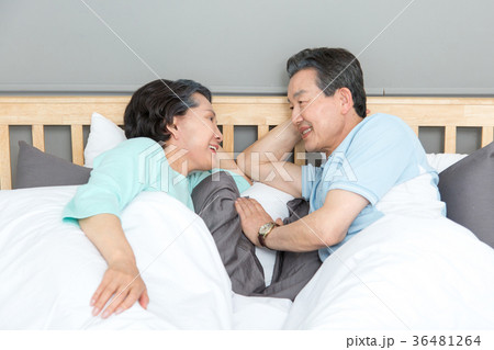 an elderly couple life, very harmoniously like newlyweds 258 an elderly couple life, very harmoniously like newlyweds 258 36481264