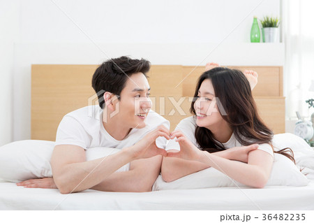 newly married couple 678 36482235