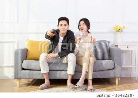 newly married couple 708 36482287