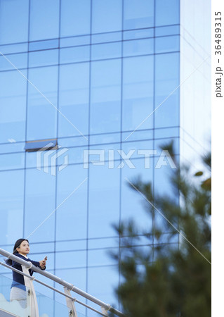 デジタル技術 新入社員 職業人 36489315