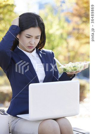 大人 成人 女性 36489869