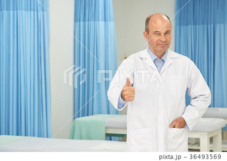 Successful chiropractor 36493569