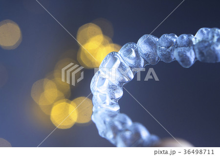 Invisible teeth brace brackets Invisible teeth brace brackets 36498711