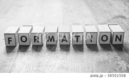 concept word on cube on wooden desk - Formation 36501508