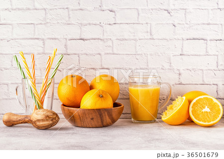 Oranges and juicer for making orange juice. Oranges and juicer for making orange juice. 36501679