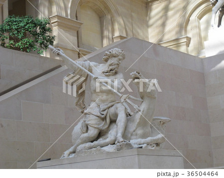 パリ:ルーブル美術館の彫刻 パリ:ルーブル美術館の彫刻 36504464