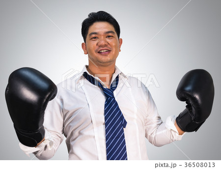 Business man with gloves 36508013