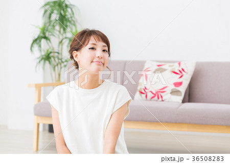 笑顔の女性 36508283