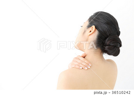 若い女性 ボディケア 若い女性 ボディケア 36510242