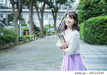 女性 ビジネス OL 通勤 女性 ビジネス OL 通勤 36510285