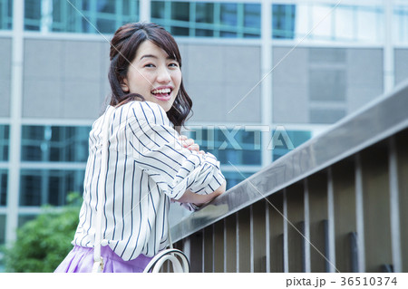 女性 ビジネス OL 通勤 女性 ビジネス OL 通勤 36510374