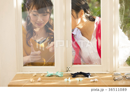 ショッピング お出かけ 女性 ショッピング お出かけ 女性 36511089