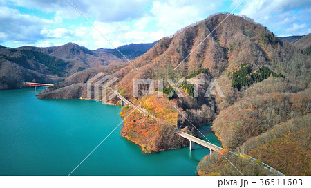 晩秋の宝仙湖　秋田県 36511603