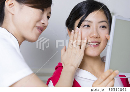 エステ スキンケア 女性 エステ スキンケア 女性 36512041