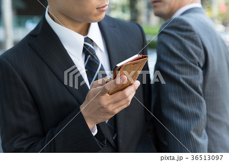 歩きスマホ 36513097