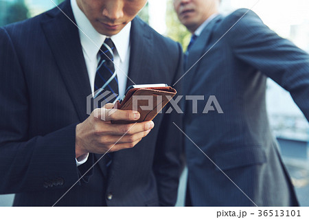 歩きスマホ 36513101