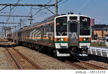 北上尾駅を通過する211系普通列車 36513259