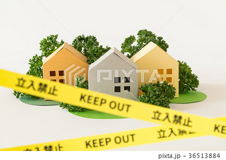 規制線　立入禁止　事件現場　事故物件　境界線　犯罪　治安　街　不動産　近所トラブル 36513884