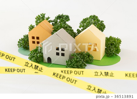 規制線 立入禁止 事件現場 事故物件 境界線 犯罪 治安 街 不動産 近所トラブル 規制線 立入禁止 事件現場 事故物件 境界線 犯罪 治安 街 不動産 近所トラブル 36513891