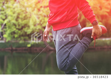 Track and Field Athlete exercise warm up   36518423