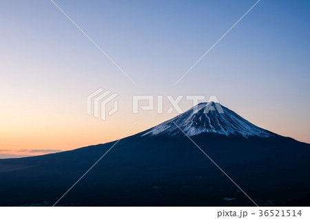 新道峠から望む富士山 (朝景) 新道峠から望む富士山 (朝景) 36521514