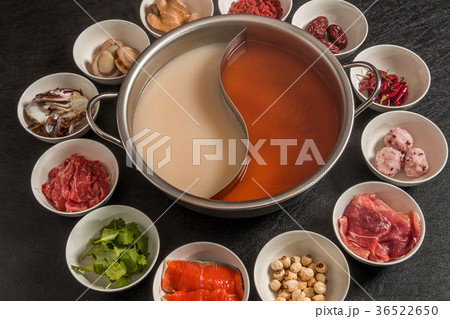 四川火鍋料理と専用鍋　Chinese hot pot 36522650