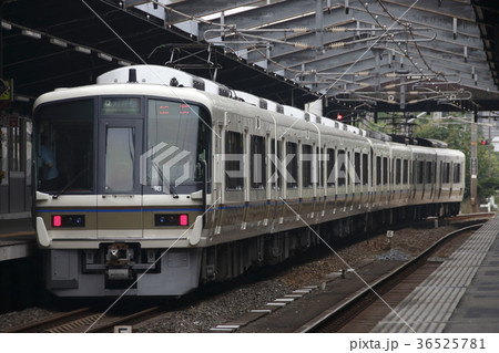 大阪環状線直通の大和路線221系 36525781